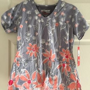 New Women's Grey's anatomy floral scrub top Sz M